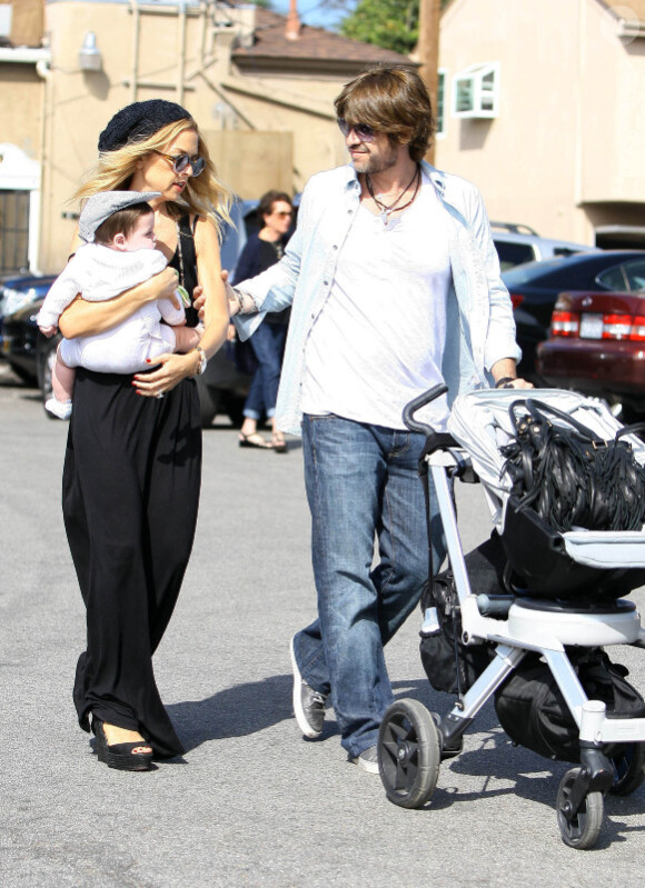 Rachel Zoe accompagnée de son fils Skyler et de son époux Rodger 23 octobre 2011 à Brentwood