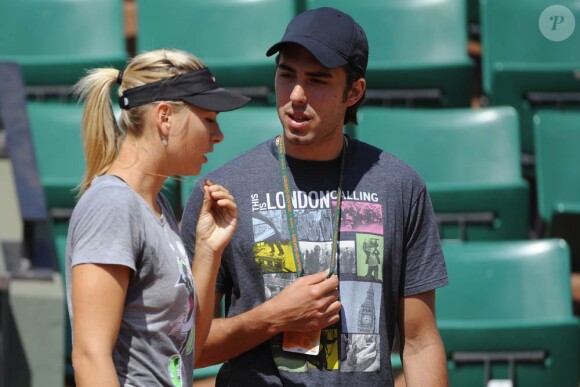 Maria Sharapova à l'entraînement lors de Roland-Garros 2011, en mai 2011, avec son fiancé Sasha Vujacic.