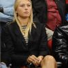 Maria Sharapova au Sinan Erdem Dome le 23 octobre 2011, observant son fiancé Sasha Vujacic en plein match avec son club de l'Anadolu Efes.