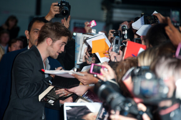 Robert Pattinson à Paris pour un fan event Twilight le 23 octobre 2011