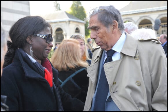 Pierre Huth, Sylviane Codjia, la dernière compagne de Jean Amadou, lors de ses obsèques au Père Lachaise, le 27 octobre 2011