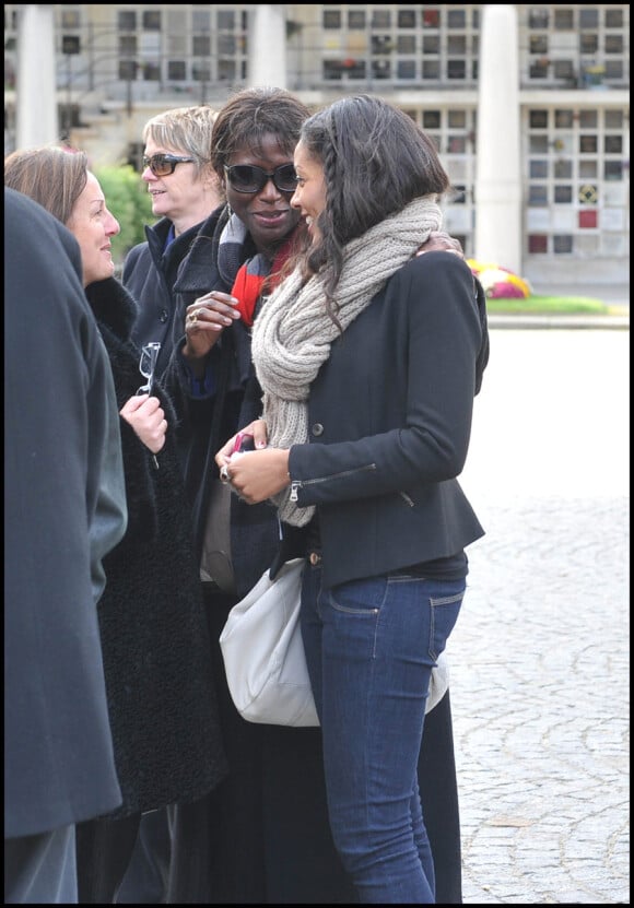 Sylviane Codjia, la dernière compagne de Jean Amadou, lors de ses obsèques au Père Lachaise, le 27 octobre 2011