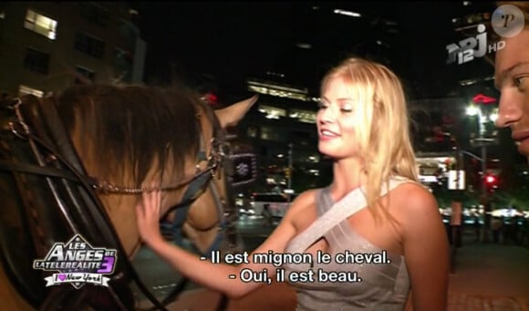 Annaëlle et un cheval dans les Anges de la télé-réalité 3, jeudi 27 octobre 2011 sur NRJ 12