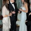 Lors de sa première mission officielle en solo en remplacement du prince Charles à Clarence House le 26 octobre 2011, la duchesse Catherine, avec son inhabituelle coiffure relevée, a laissé voir une longue cicatrice derrière sa tempe gauche.