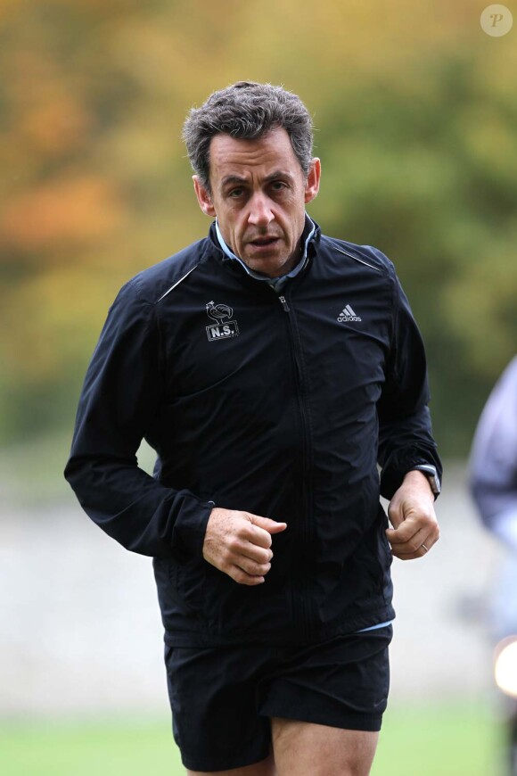 Nicolas Sarkozy fait son jogging dans le parc du château de Versailles, le 30 octobre 2011.
