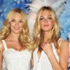 Les anges Candice Swanepoel et Erin Heatherton ont fait sensation lors du lancement du nouveau parfum et du nouveau soutien-gorge de la maison Victoria's Secret à New York. Le 1er novembre 2011