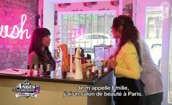 Emilie part à la recherche de conseils pour son salon de beauté parisien dans un institut new-yorkais (Les Anges de la Télé-Réalité 3 - épisode du mercredi 2 novembre 2011).