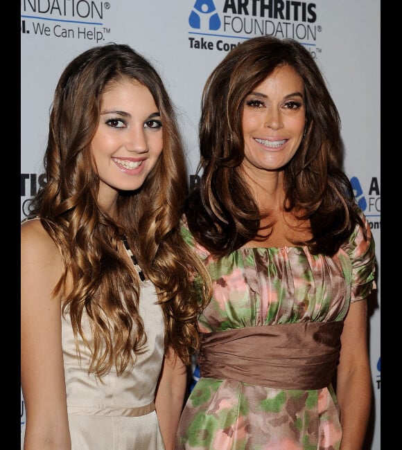 Teri Hatcher et sa fille Emerson lors du gala de la Arthritis Foundation's au Beverly Wilshire à Beverly Hills le 2 novembre 2011