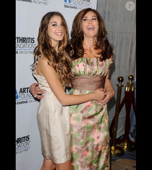 Teri Hatcher et sa fille Emerson lors du gala de la Arthritis Foundation's au Beverly Wilshire à Beverly Hills le 2 novembre 2011