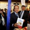 François Hollande assiste à l'ouverture de la Foire du Livre de Brive-la-Gaillarde, le 4 novembre 2011
