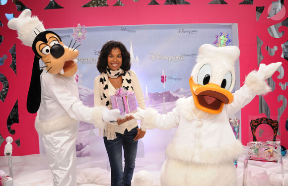 Elizabeth Tchoungui pose à l'occasion de la soirée de lancement des festivités de Noël aux parcs Disneyland Paris, le samedi 5 novembre 2011.