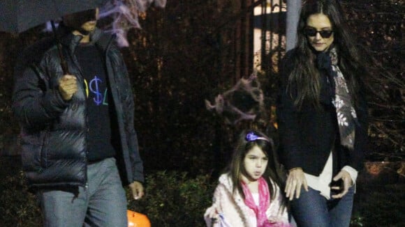 Suri, princesse capricieuse, a fêté Halloween avec Katie Holmes et Connor Cruise