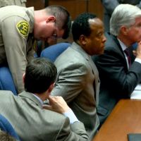 Mort de Michael Jackson : Le Dr Murray menotté et incarcéré, revivez le verdict