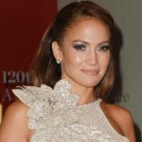 Jennifer Lopez : A 42 ans, elle illumine New York avec la sirène Jessica Alba
