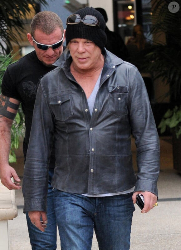 Mickey Rourke, le 10 novembre 2011 dans les rues de Los Angeles après un déjeuner avec un de ses amis