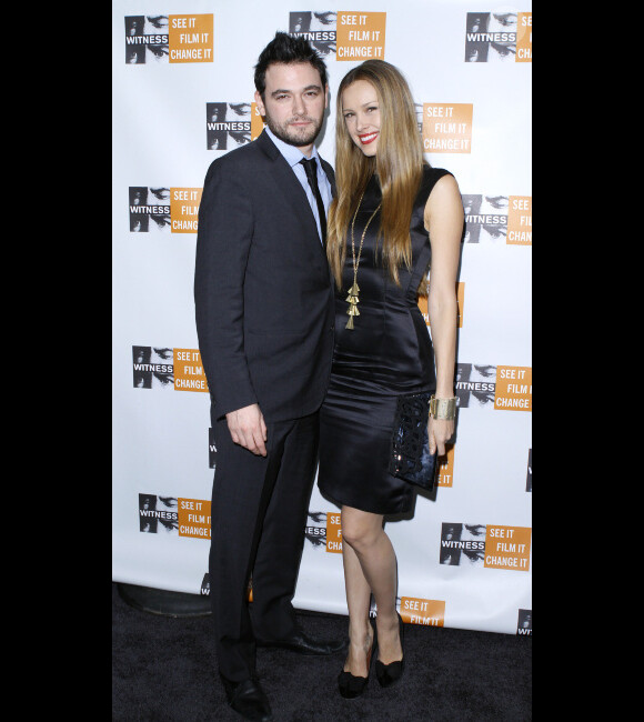 Petra Nemcova ne quitte plus son fiancé Jamie. Ici, lors de la soirée Focus for Change à New York le 10 novembre 2011