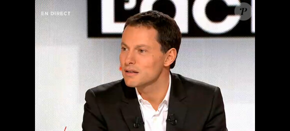 Marc-Olivier Fogiel présente Face à l'actu sur M6, le dimanche 13 novembre.