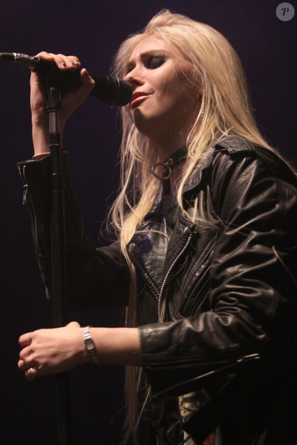 La nouvelle star du rock Taylor Momsen, en plein live avec The Pretty Reckless à Leeds, le 12 novembre 2011.
