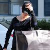 Mila Kunis en pleine séance shopping, est repartie les bras chargés de sacs Mulberry et See By Chloé. Beverly Hills, le 15 novembre 2011.