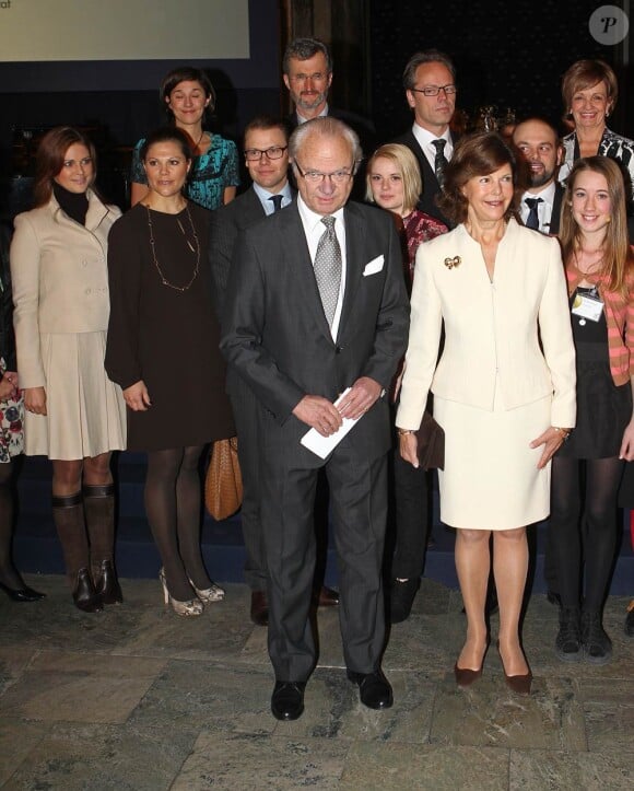 Les royaux suédois étaient rassemblés au palais royal le 17 novembre 2011 pour le second World Child and Youth Forum (WCYF), créé en 2010 par la reine Silvia et son époux le roi Carl XVI Gustav de Suède.