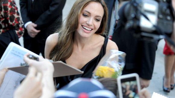 Angelina Jolie sauve (encore) le monde
