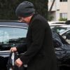 Mickey Rourke se change après une séance de sport, à Beverly Hills, le 18 novembre 2011.