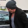 Mickey Rourke se change après une séance de sport à Beverly Hills, le 18 novembre 2011.
