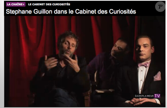 Stéphane Guillon sincère dans le Cabinet des Curiosités.