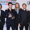 Maroon 5 le 20 novembre 2011 lors des American Music Awards au Nokia Theatre de Los Angeles