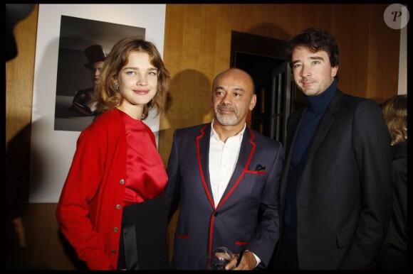 Natalia Vodianova et Antoine Arnault lors de la présentation des photos du livre de Christian Louboutin à la galerie du Passage à Paris le 21 novembre 2011