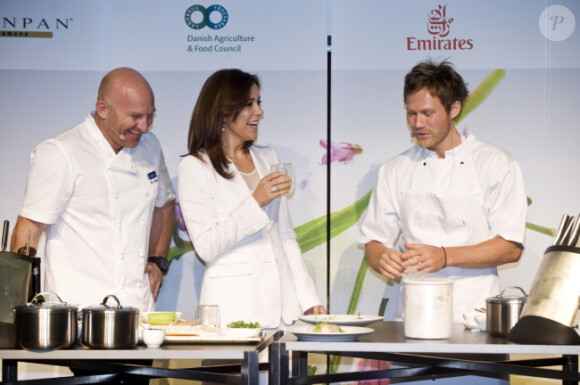 La princesse Mary de Danemark fait une démonstration culinaire au sein du Danish Agriculture and Food Council à Melbourne en Australie le 23 novembre 2011