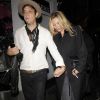 Kate Moss et son mari Jamie Hince à la sortie d'un club le 23 novembre 2011