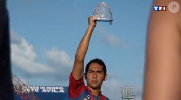 L'équipe masculine de football de Cancun au Mexique s'empare de la couronne des Miss à l'occasion du tournage d'une petite fiction