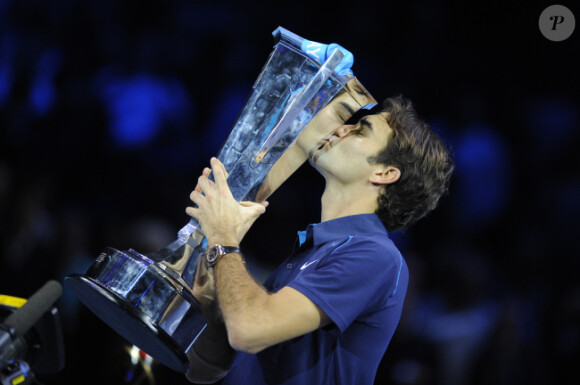 Roger Federer, vainqueur de la finale du Masters de Londres face à Jo-Wilfried Tsonga le 27 novembre 2011 à Londres