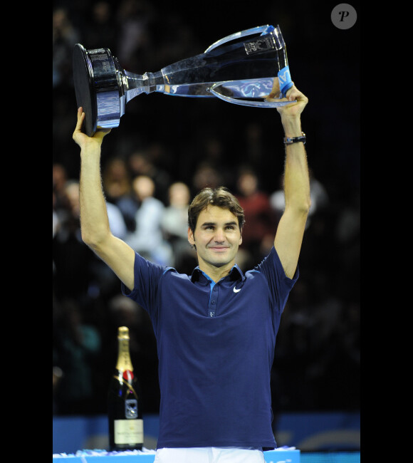 Roger Federer, vainqueur de la finale du Masters de Londres face à Jo-Wilfried Tsonga le 27 novembre 2011 à Londres