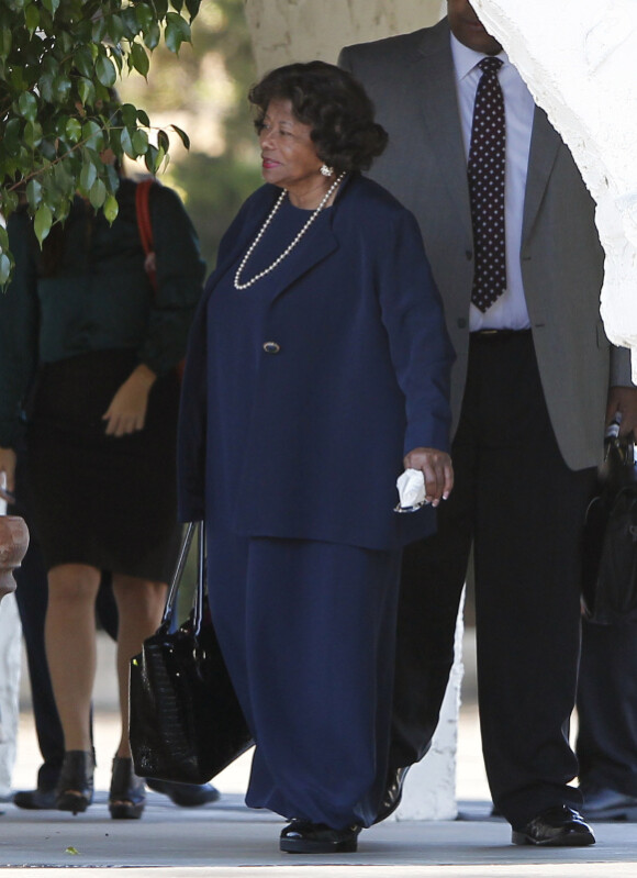 Katherine Jackson se rend à la messe à Los Angeles le 27 novembre 2011