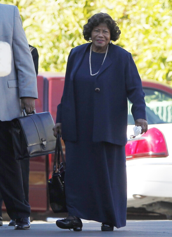 Katherine Jackson se rend à la messe à Los Angeles le 27 novembre 2011