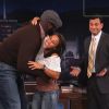 Shaquille O'Neal sur le dos de sa chérie lors du Jimmy Kimmel Show le 29 novembre 2011