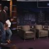Shaquille O'Neal sur le dos de sa chérie lors du Jimmy Kimmel Show le 29 novembre 2011