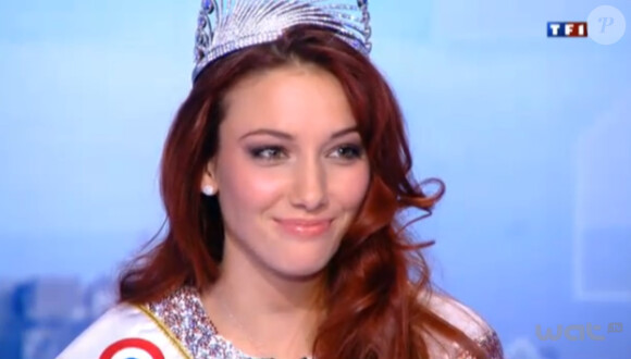 Delphine Wespiser, Miss France 2012 : superbe lorsqu'elle est invitée du journal de 13 heures de Jean-Pierre Pernaut sur TF1 le lundi 5 décembre 2011
