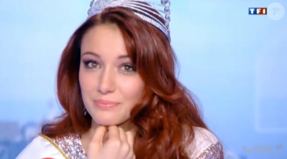 Delphine Wespiser, Miss France 2012 : émue sur le plateau du journal de 13 heures de Jean-Pierre Pernaut sur TF1 le lundi 5 décembre 2011