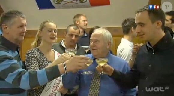 Les habitants du village d'origine de Delphine Wespiser, Miss France 2012, en Alsace, fêtent la victoire de cette dernière