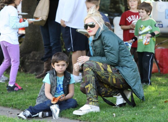 Gwen Stefani et son fils Kingston, à Los Angeles le 4 décembre 2011
