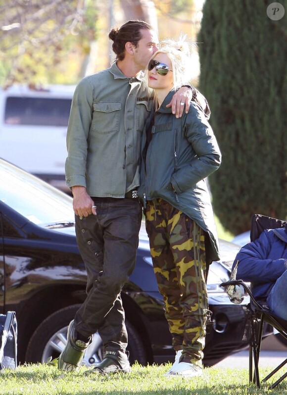Gwen Stefani en famille, avec son mari Gavin Rossdale et leurs fils Kingston et Zuma, à Los Angeles le 4 décembre 2011