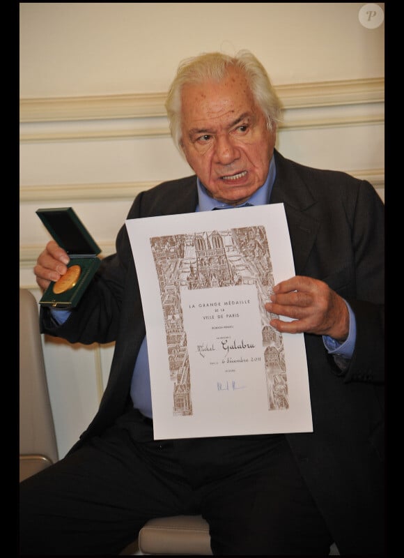 Michel Galabru a reçu la Grande médaille Vermeil de la Ville de Paris le 6 décembre 2011 à Paris
