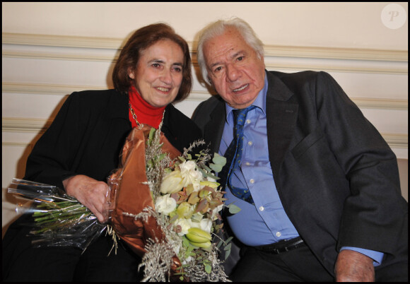 Michel Galabru, ici avec sa femme Claude a reçu la Grande médaille Vermeil de la Ville de Paris des mains du maire Bertrand Delanoë le 6 décembre 2011 à Paris