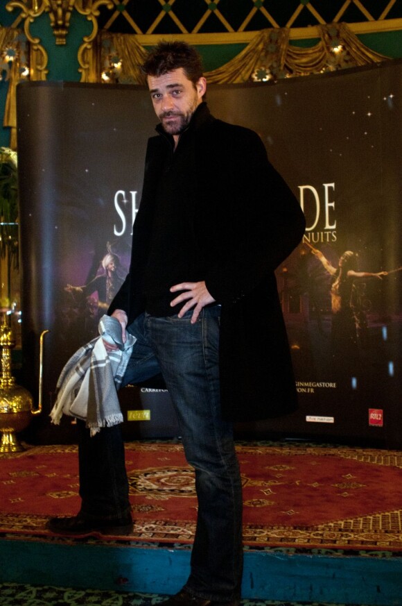 Thierry Neuvic lors de la première de la comédie musicale Shéhérazade aux Folies Bergères à Paris le 6 décembre 2011
