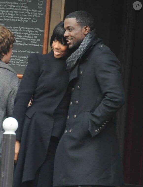 Kelly Rowland et Lance Gross très complices sur le tournage du clip de Keep It Between Us dans les rues de Paris le 23 novembre 2011