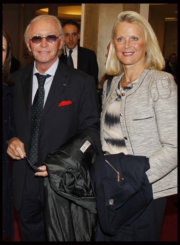 Jacques Revaux et sa femme au concert de Sylvie Vartan pour ses 50 ans de carrière, à la salle Pleyel, à Paris, le 23 novembre 2011.