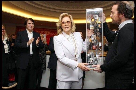 Sylvie Vartan honorée par sa maison de disques Sony RCA pour ses 50 ans de carrière, à la salle Pleyel, à Paris, le 23 novembre 2011.